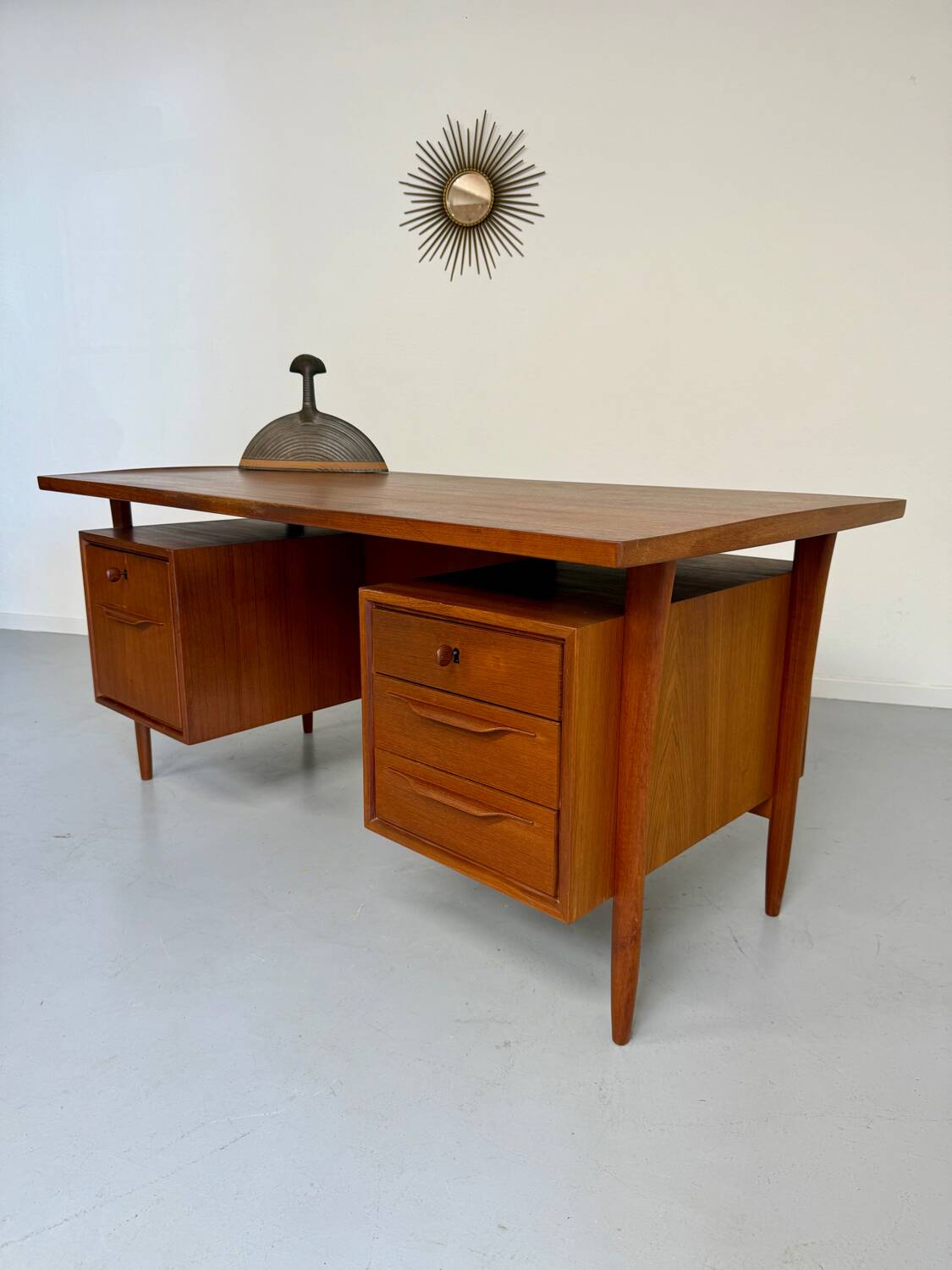 Scandinavian design desk Swiss Teack design 70s teak
