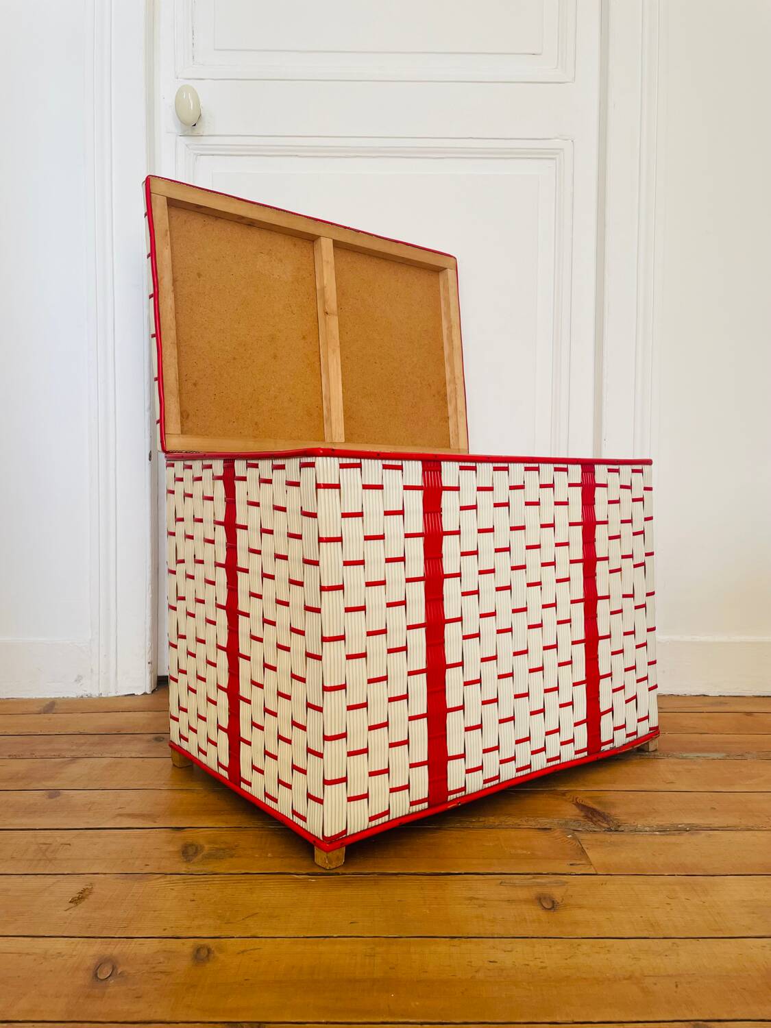 Vintage scoubidou storage chest 1960