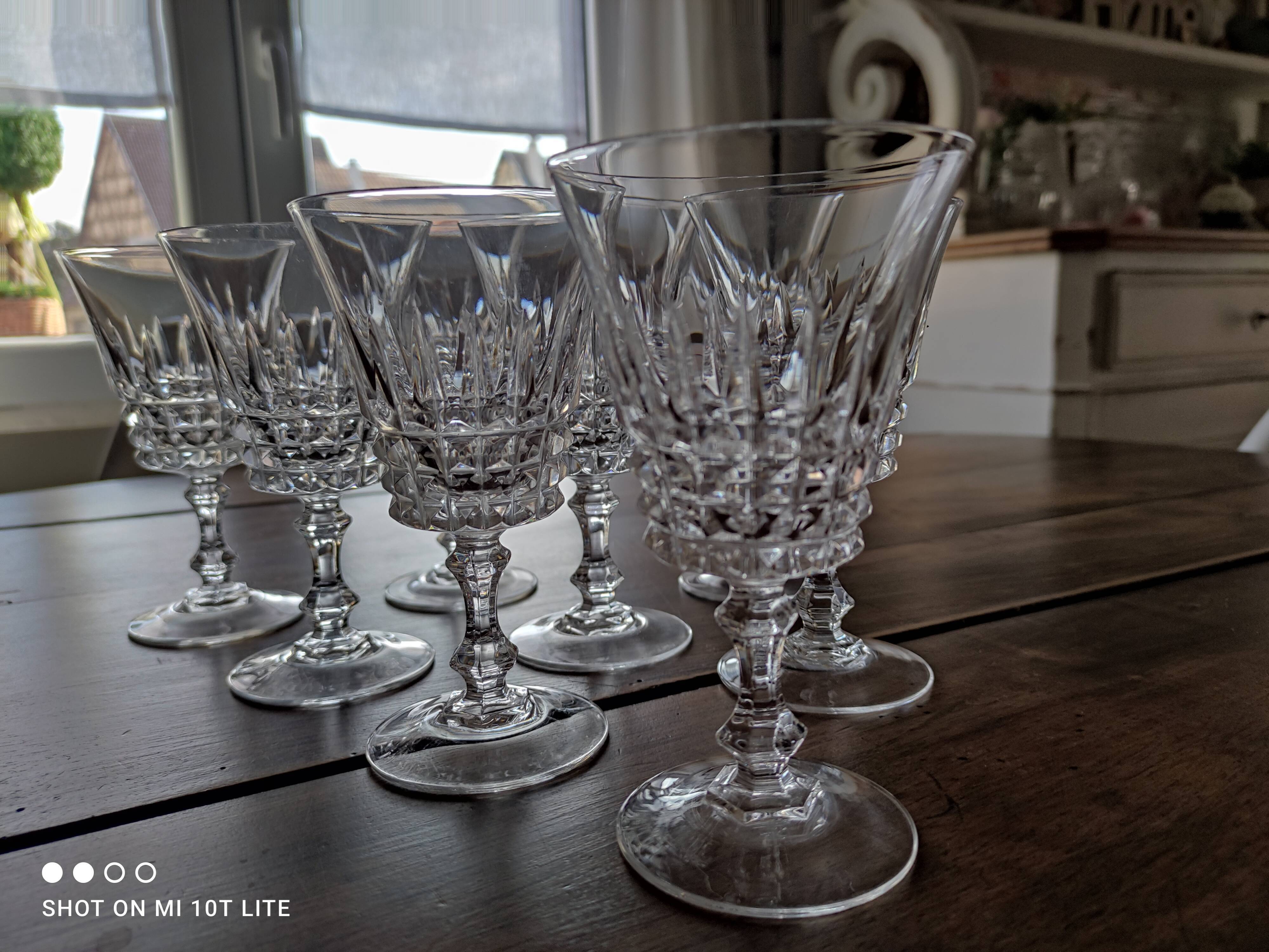 Set of 8 white wine glasses small capacity in antique chiseled crystal