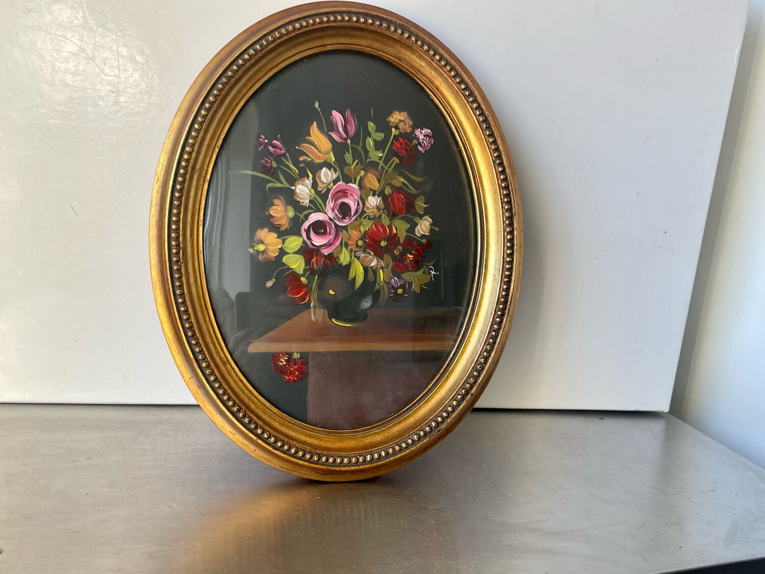 Painting of Flower arrangement in Oval Frame gilded wood measurements 29 cm x 23 cm CONVEX glass