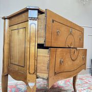 Commode sauteuse en merisier d’époque transition xviii eme siècle