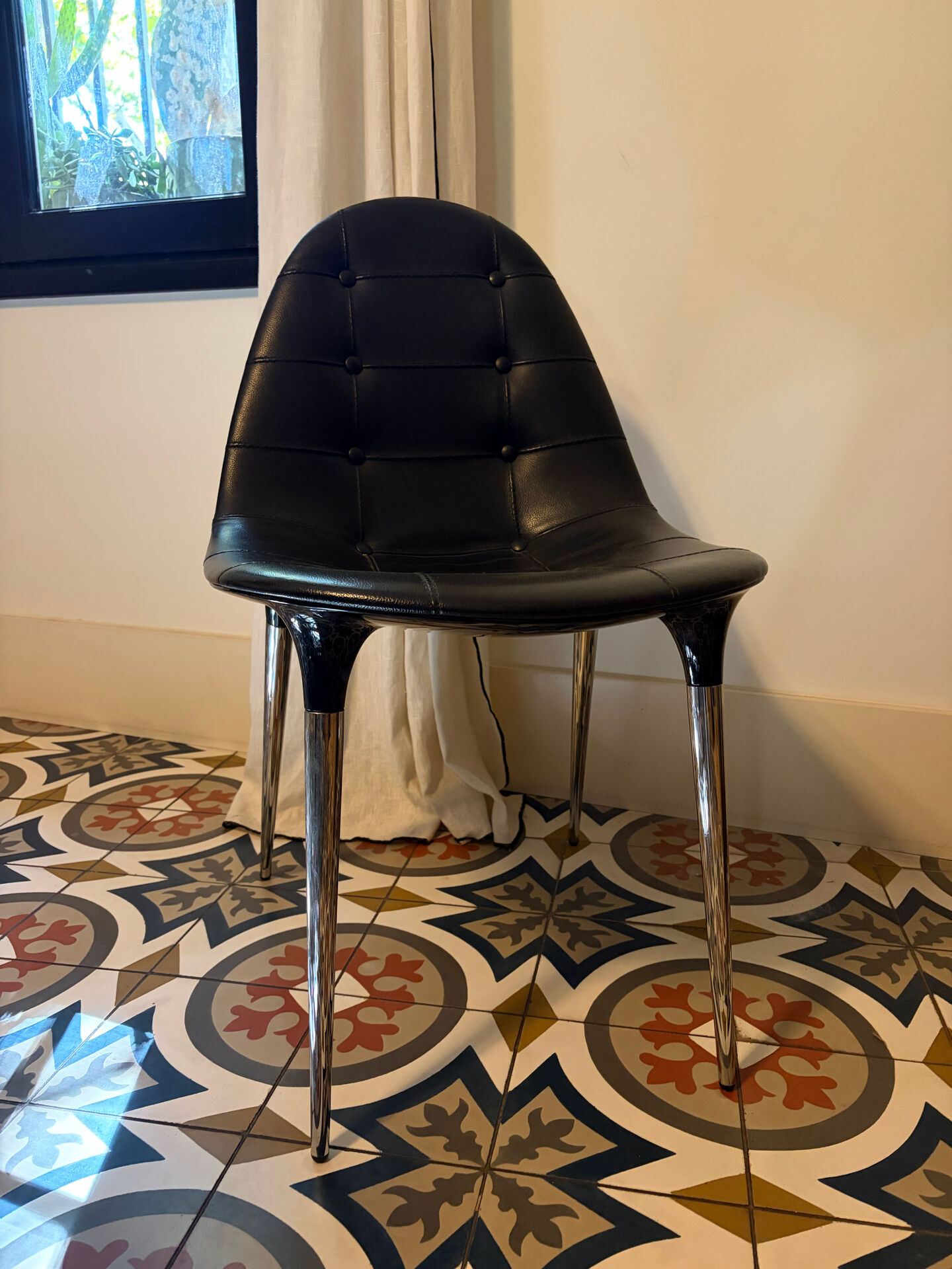 Lot de 6 sièges Philippe Starck pour Cassina en cuir noir