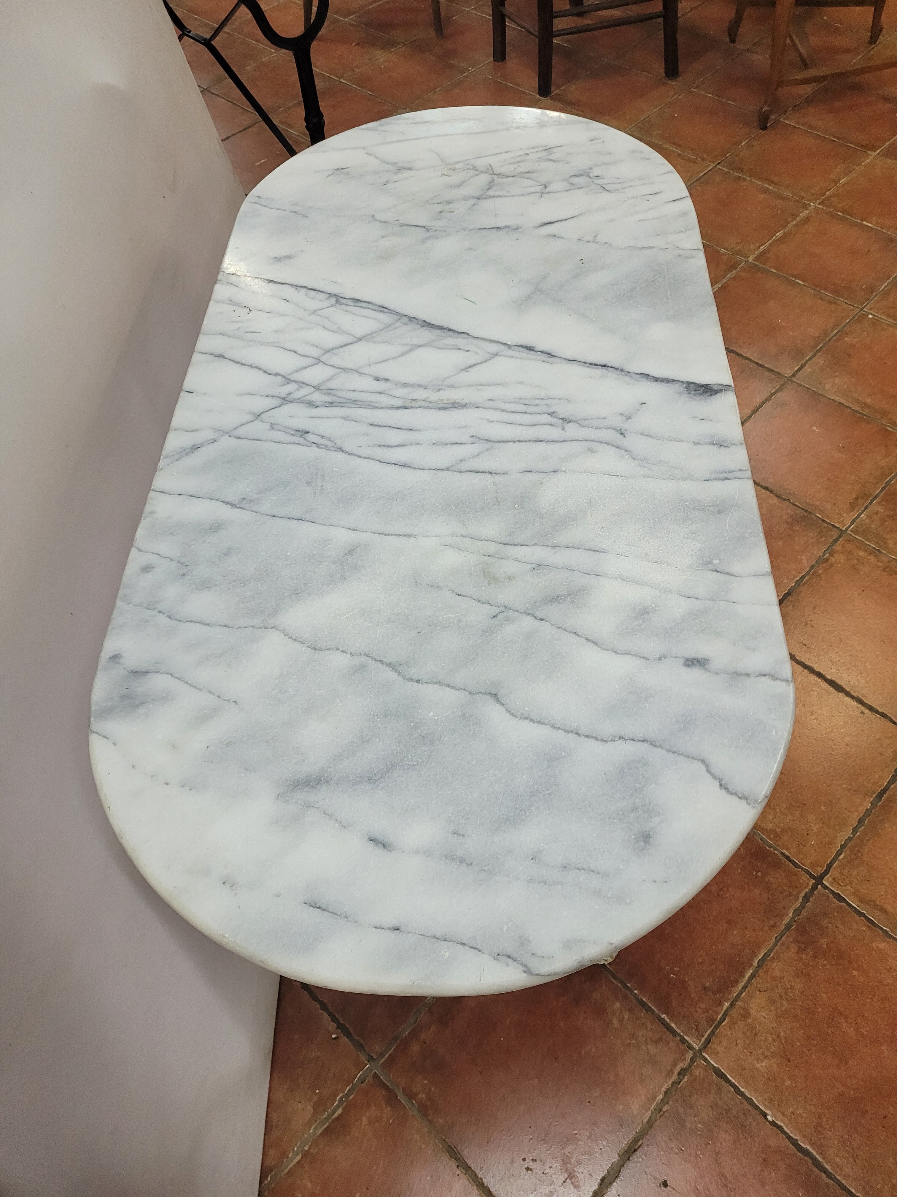 Table de bistrot dessus marbre