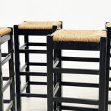 ensemble de quatre tabourets de bar en rotin et bois