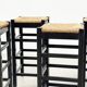 ensemble de quatre tabourets de bar en rotin et bois
