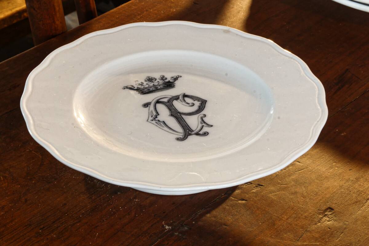 English earthenware service, CP monogram, ducal crown, 109 pieces