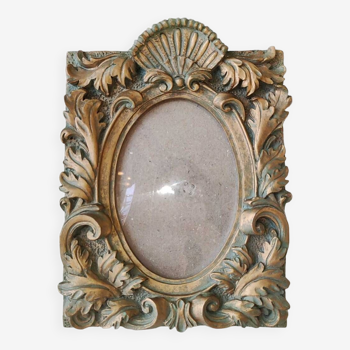 Ancien Cadre Photo Style Baroque/Rocaille. En polystone patiné vieil or, pigments verts. Style shabby chic Rococo. 20 x 14 cm