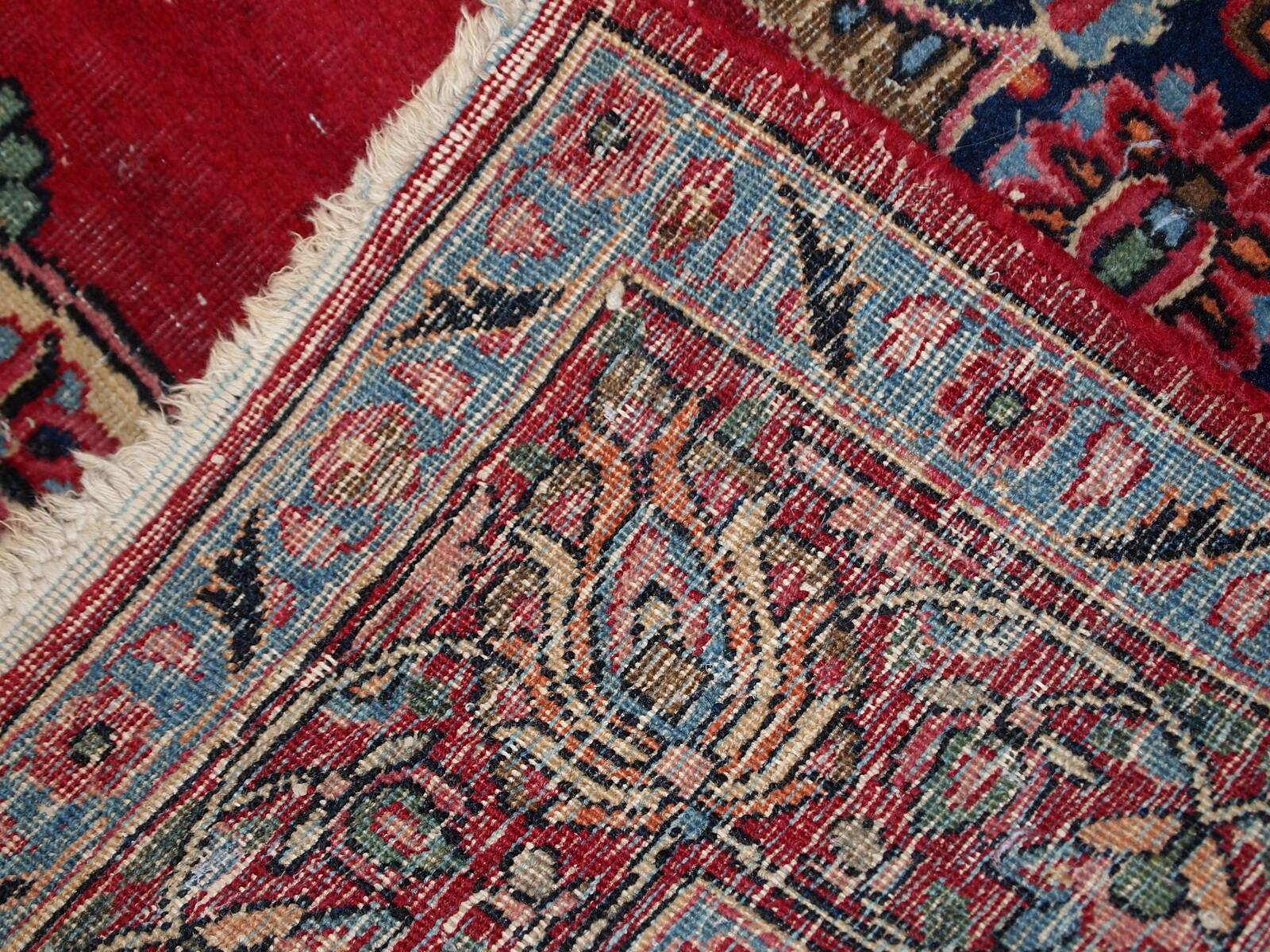Tapis vintage fait main Kazvin en laine rouge vif (100cm x 144cm)