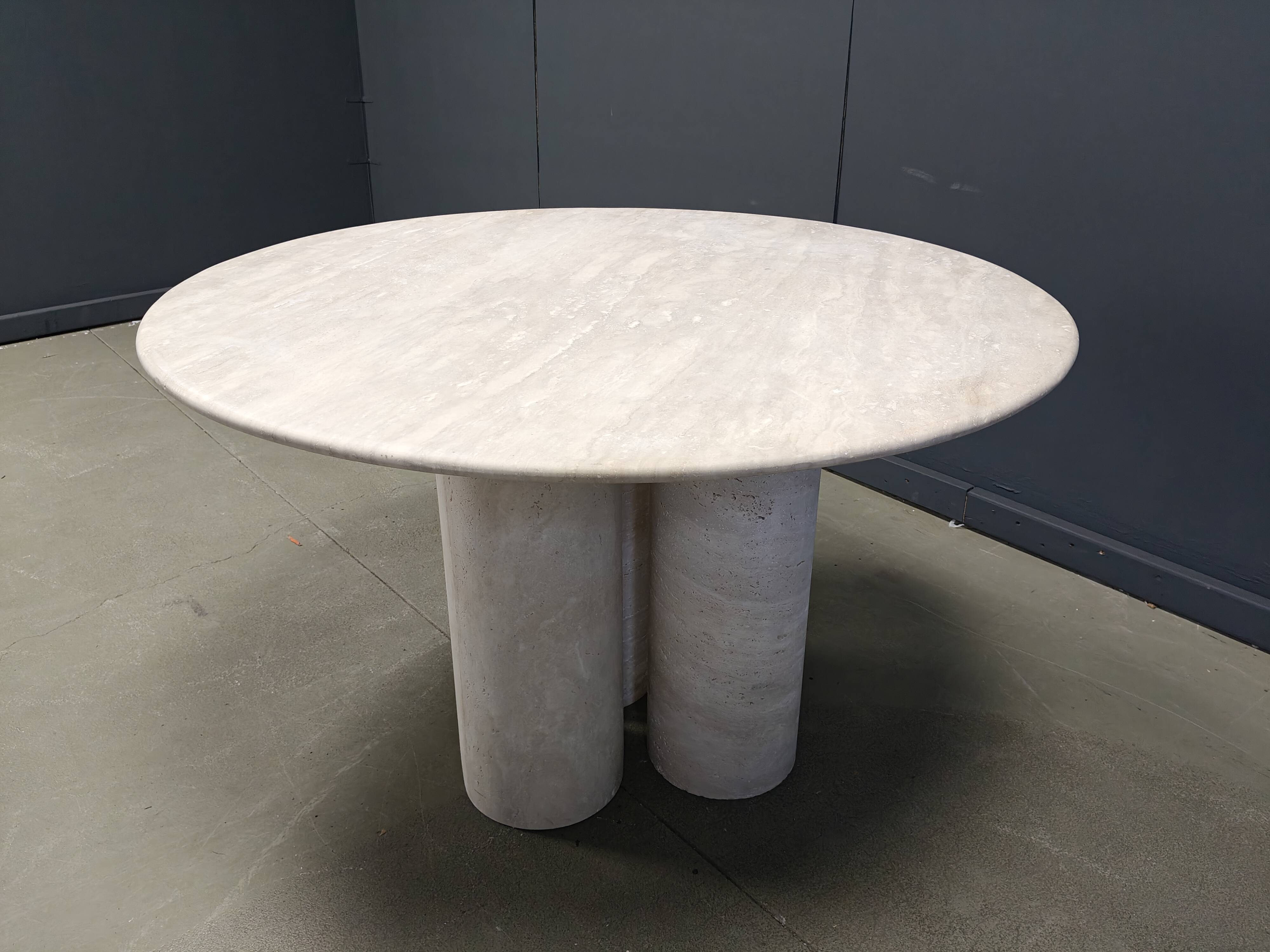 Round italian travertine dining table 1970s