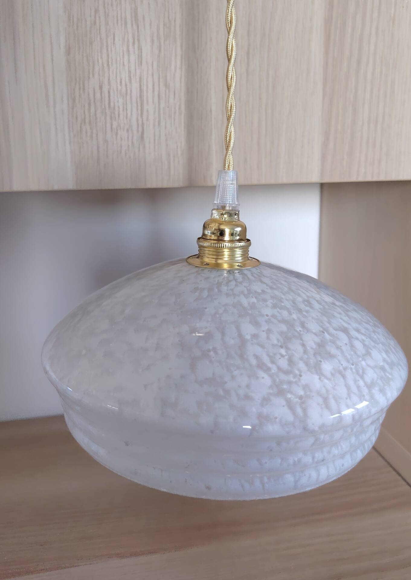 White Clichy glass suspension