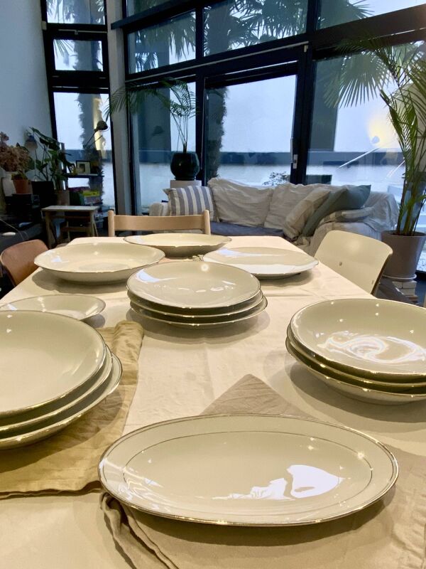 Service de table vintage porcelaine de Limoges blanc liseré or