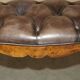 Banc ancien en cuir et noyer burr, style victorien