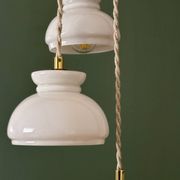 Suspension triple abat-jour vintage en opaline blanche