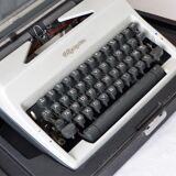 Machine à écrire Olympia dans sa valise