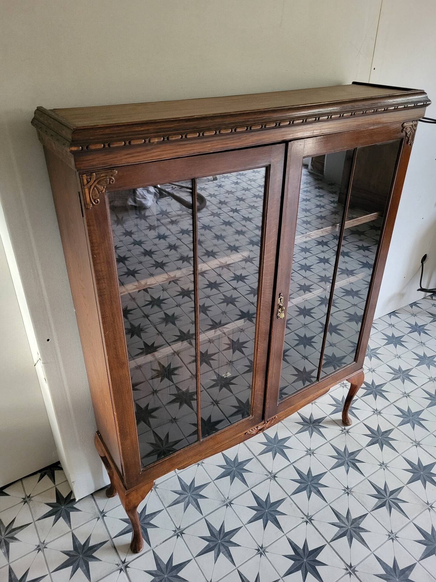 Vitrine sur pieds
