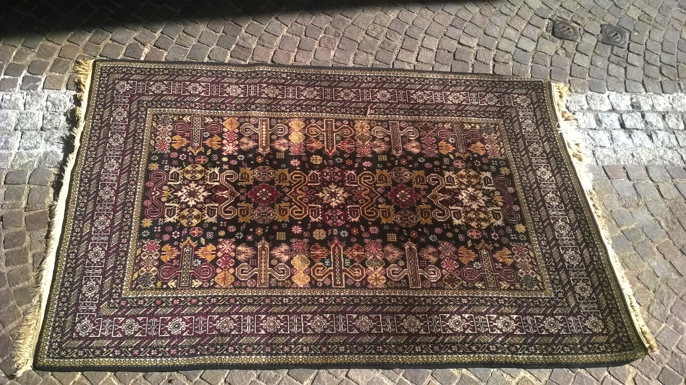 Vintage carpet 220 x 145 cm
