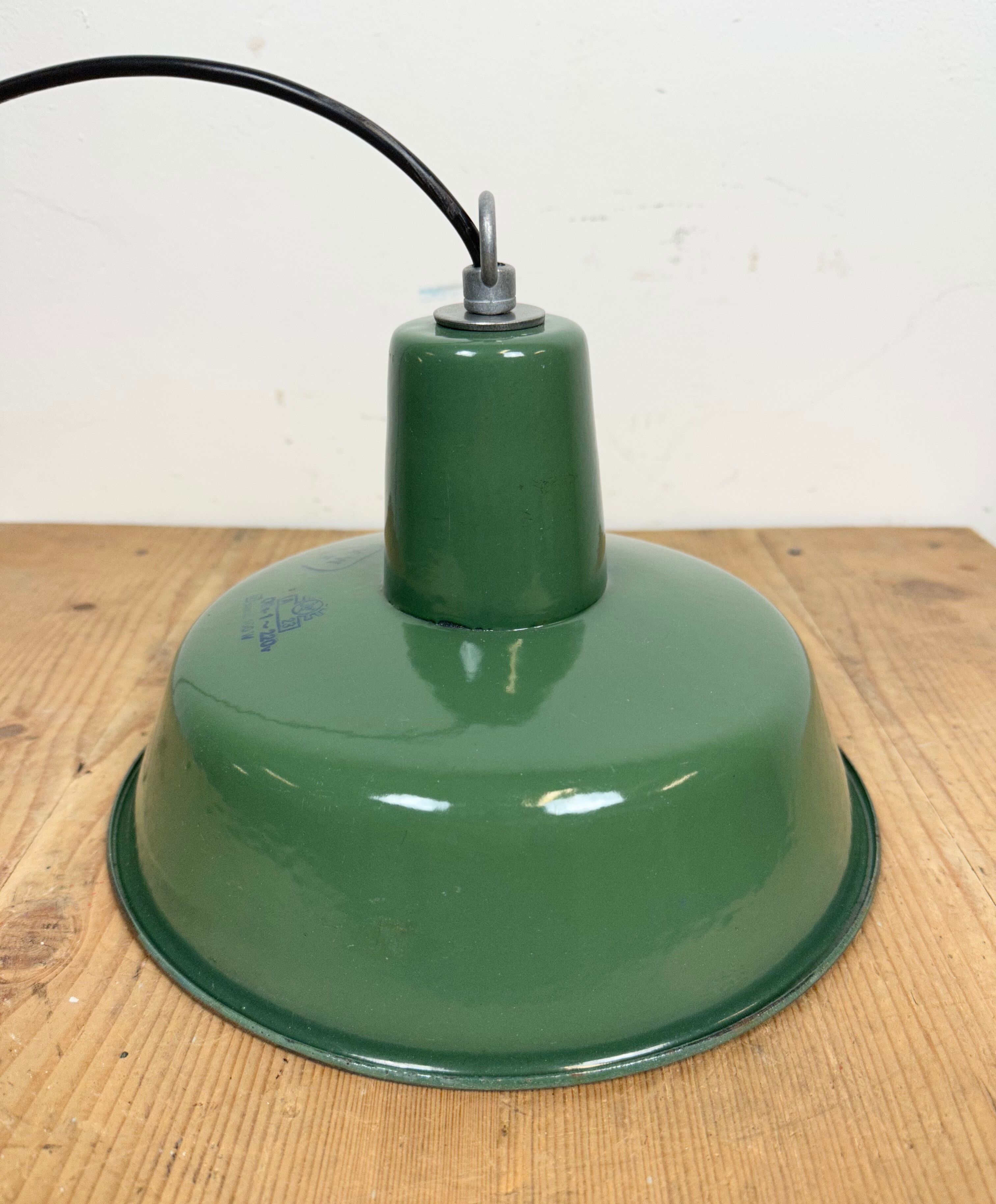Industrial green enamel pendant lamp, 1960s