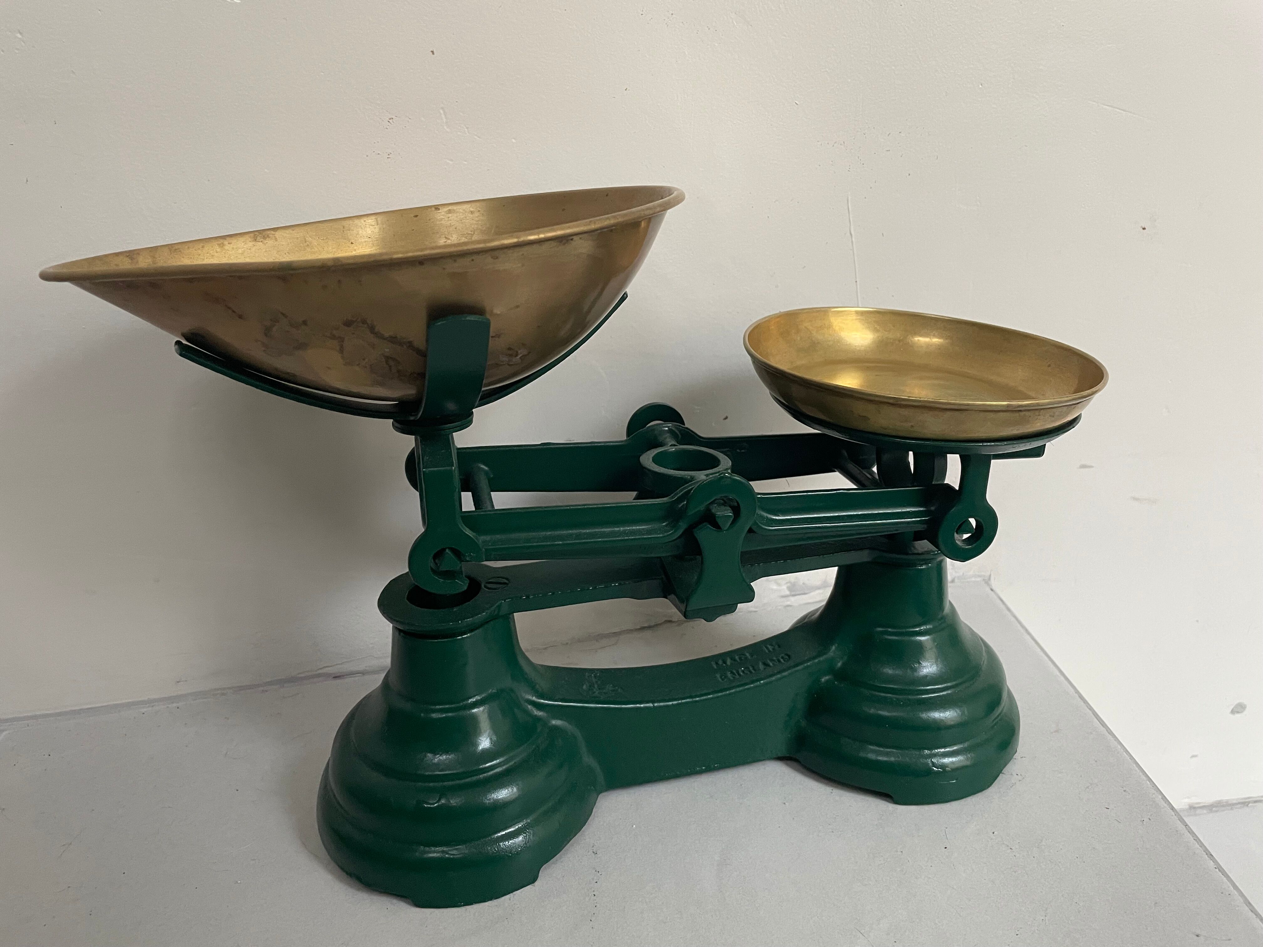 English scale "Librasco" and its weights