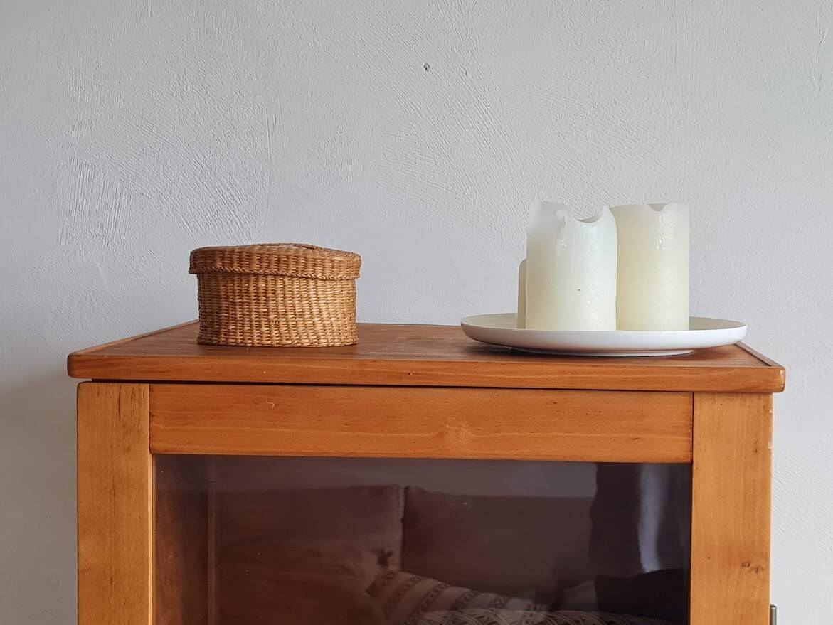 Parisian glass-fronted cupboard, type sideboard.