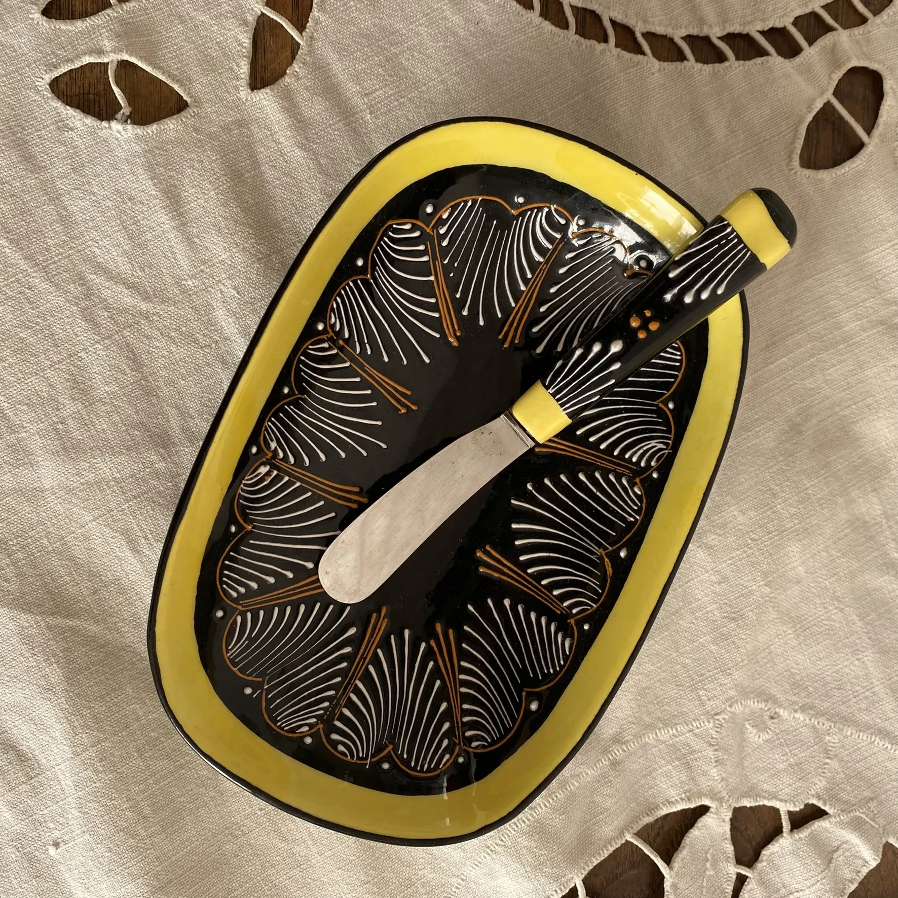 Butter dish and its knife HB Quimper, 1960s