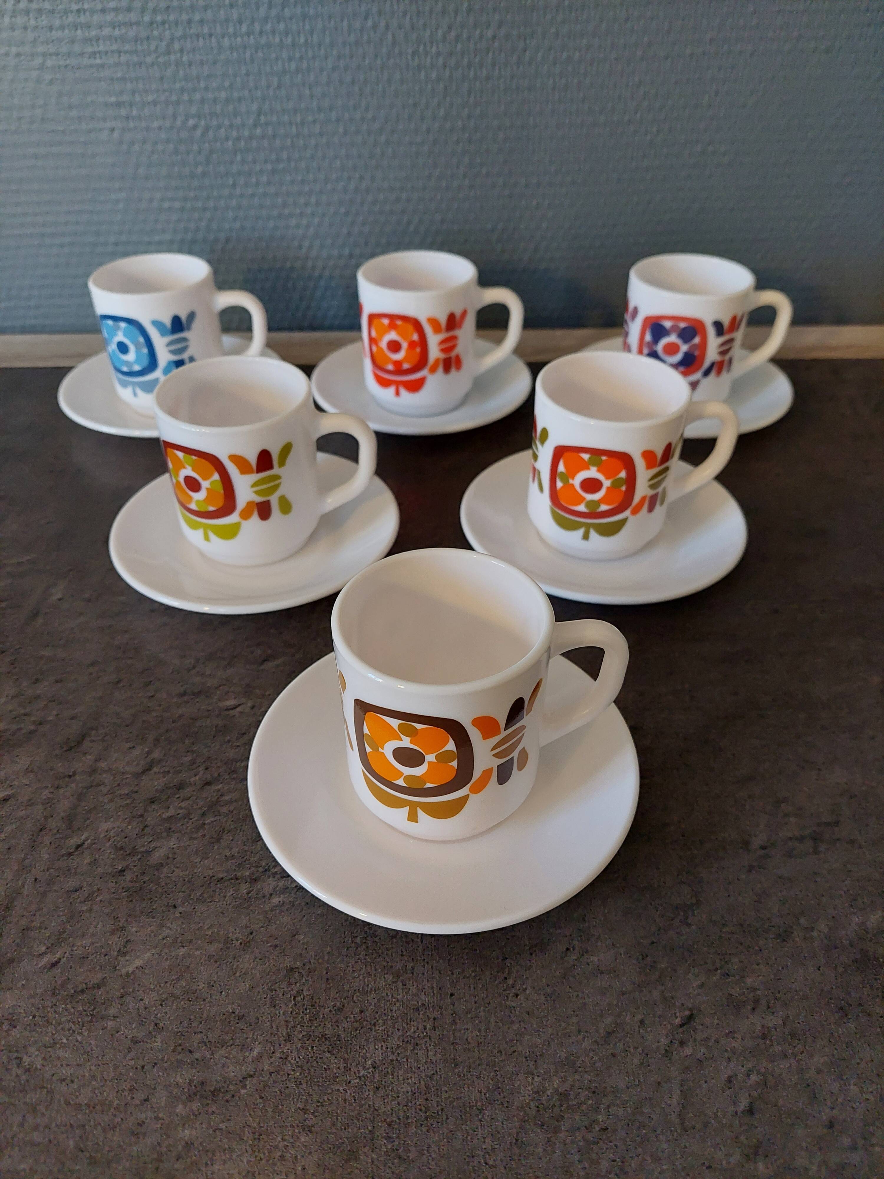 Set of 6 mini mobile cups with vintage undercups