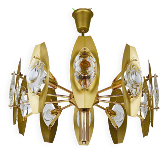 Oscar Torlasco brass chandelier of 25 inches with optical prism lenses, Italy, 1970s.