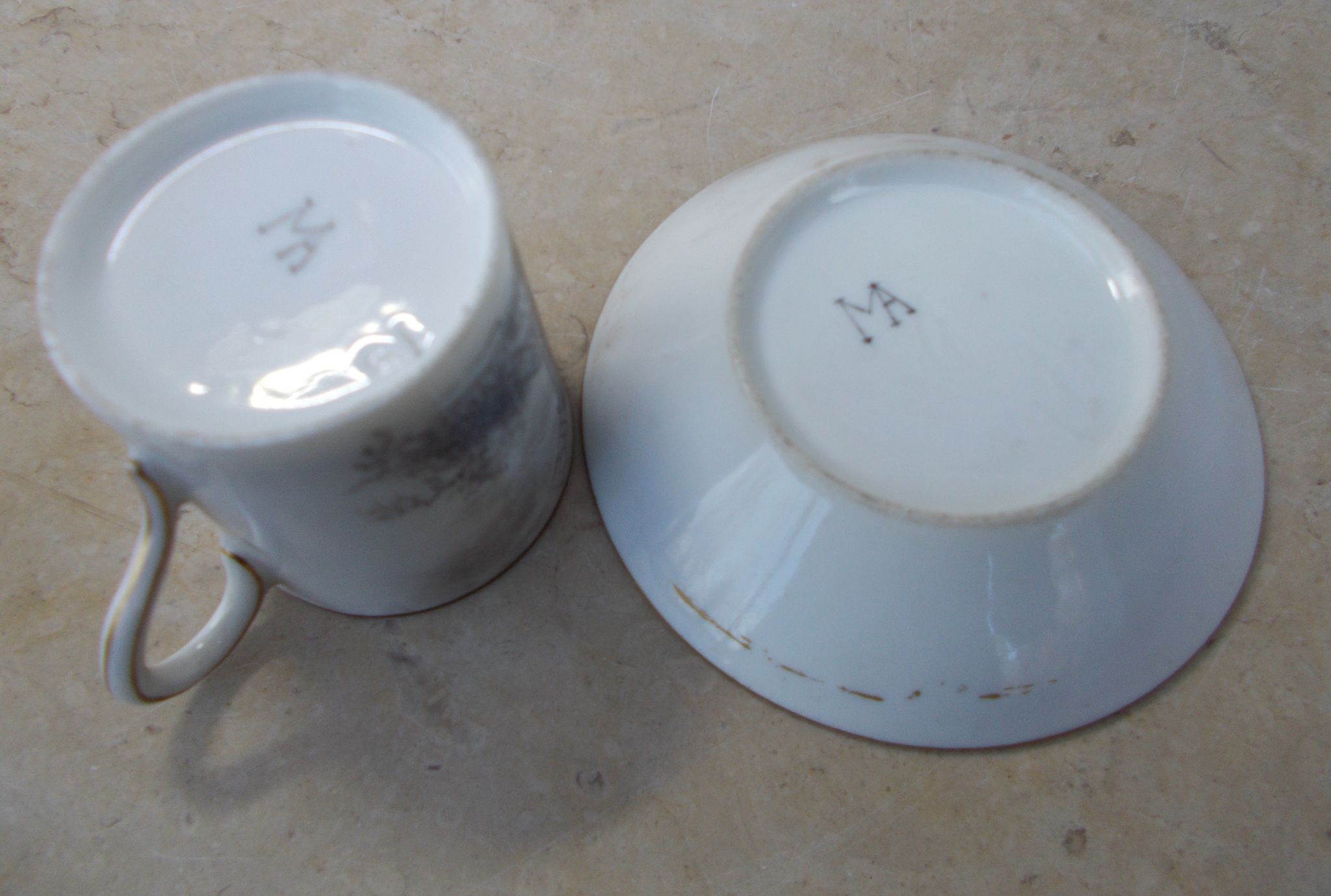Cup and under cup decoration in grisaille Porcelain of Paris XIXth signed decoration mill