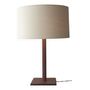 Lampe en cuir piqué