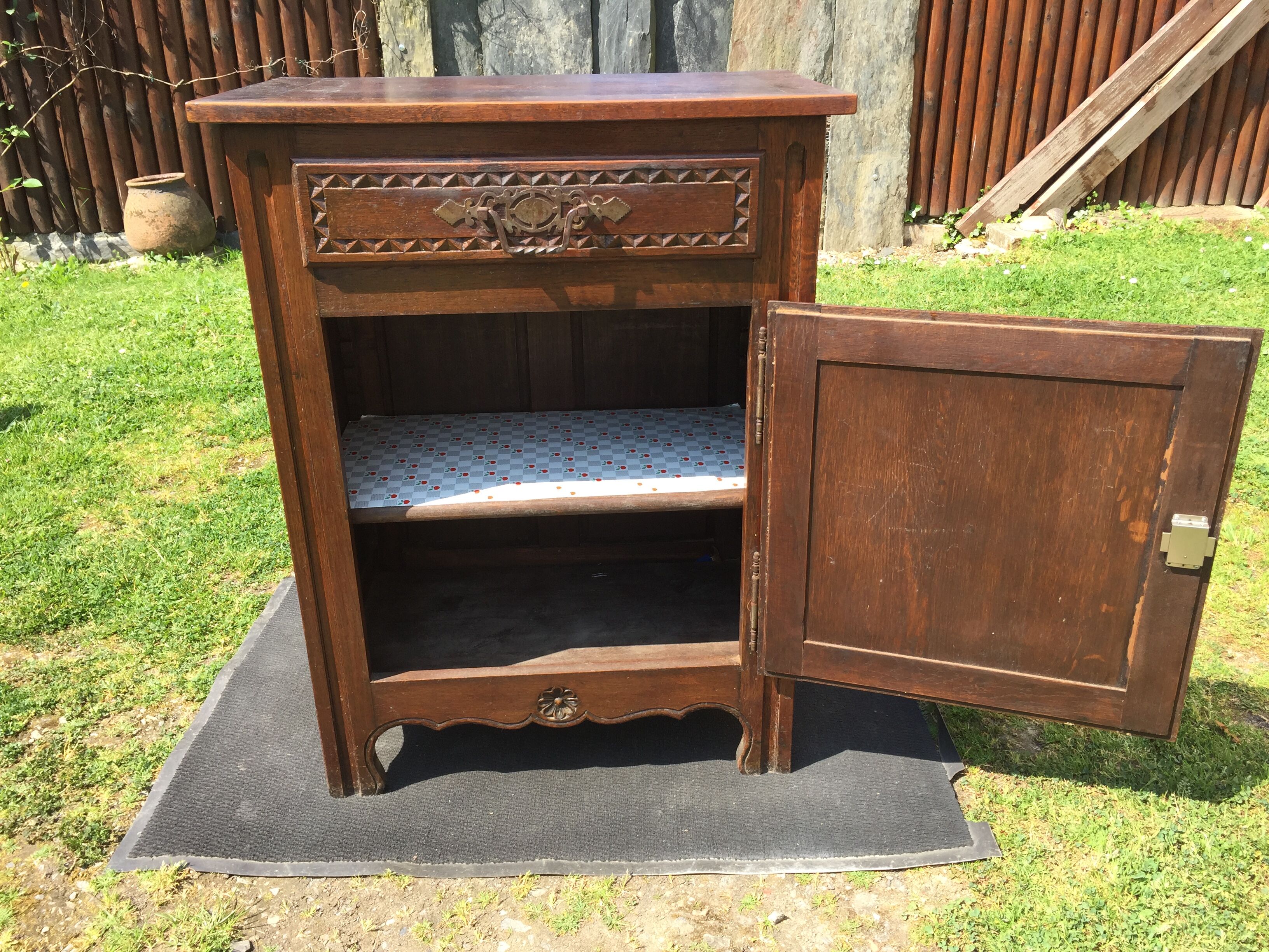 Buffet neo Louis XIII in oak with 1 door and 1 drawer.