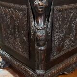 Small finely carved wooden chest, Renaissance style, 19th century, Tuscany