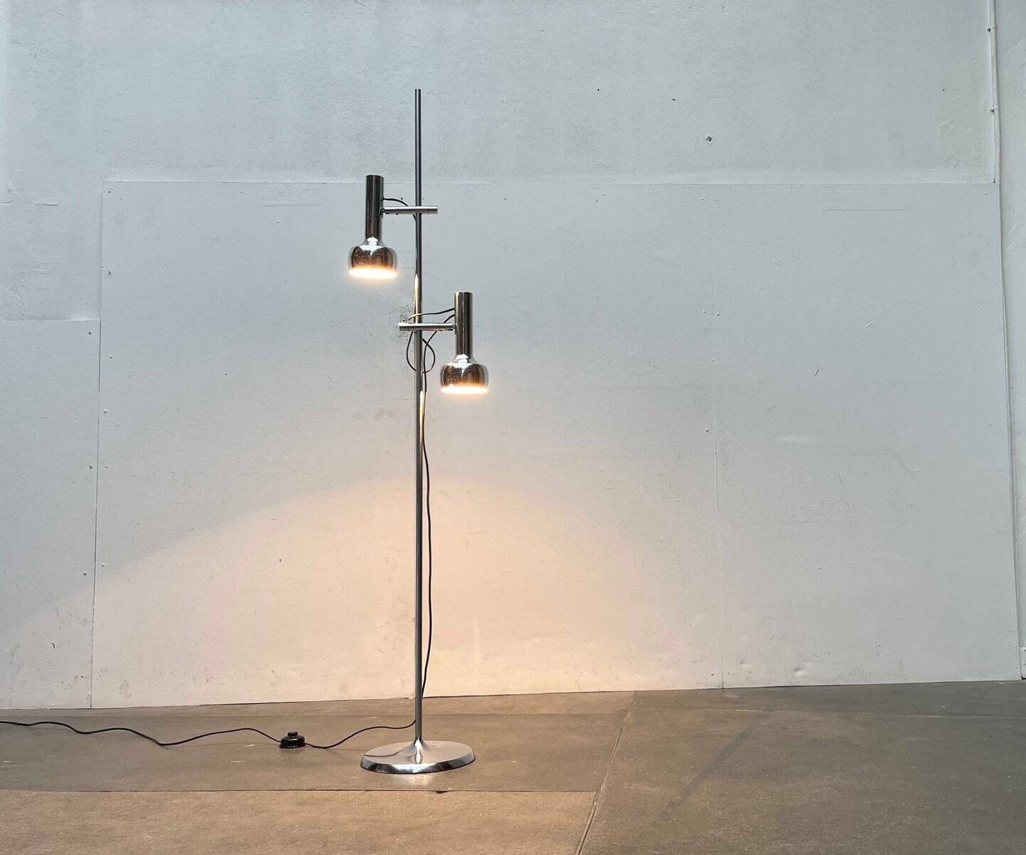 Lampe sur pied minimaliste de l’ère spatiale suisse du milieu du siècle par l'équipe SLZ pour Swisslamps International, années 1960