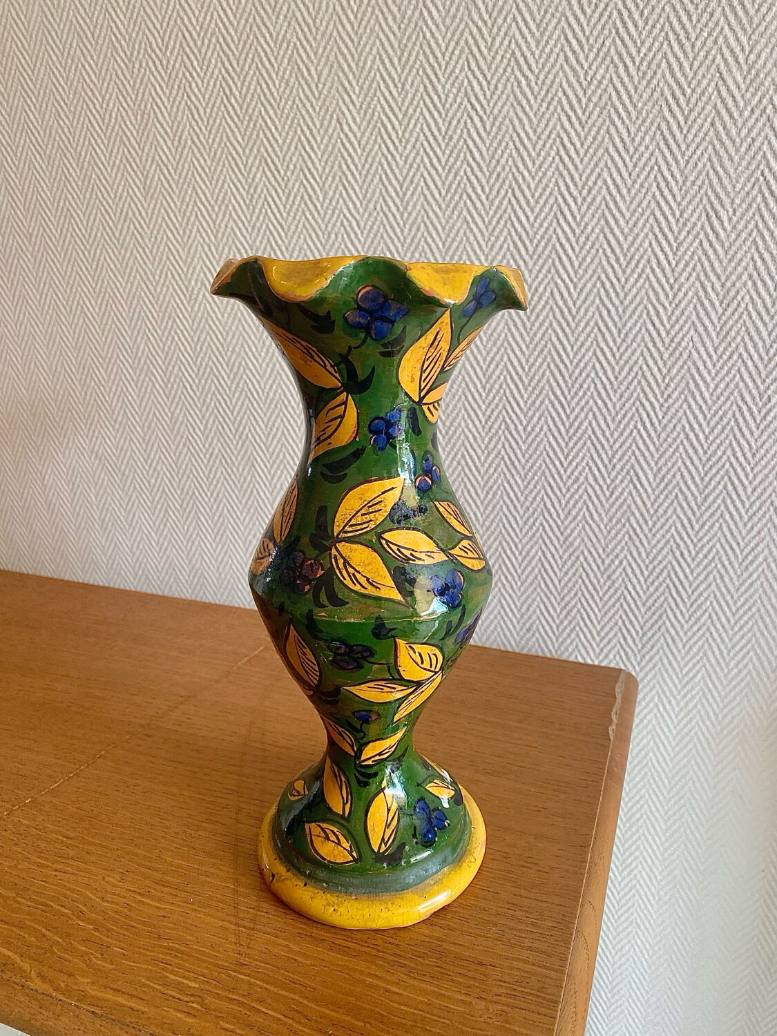 Ancient Safi vase with floral decoration