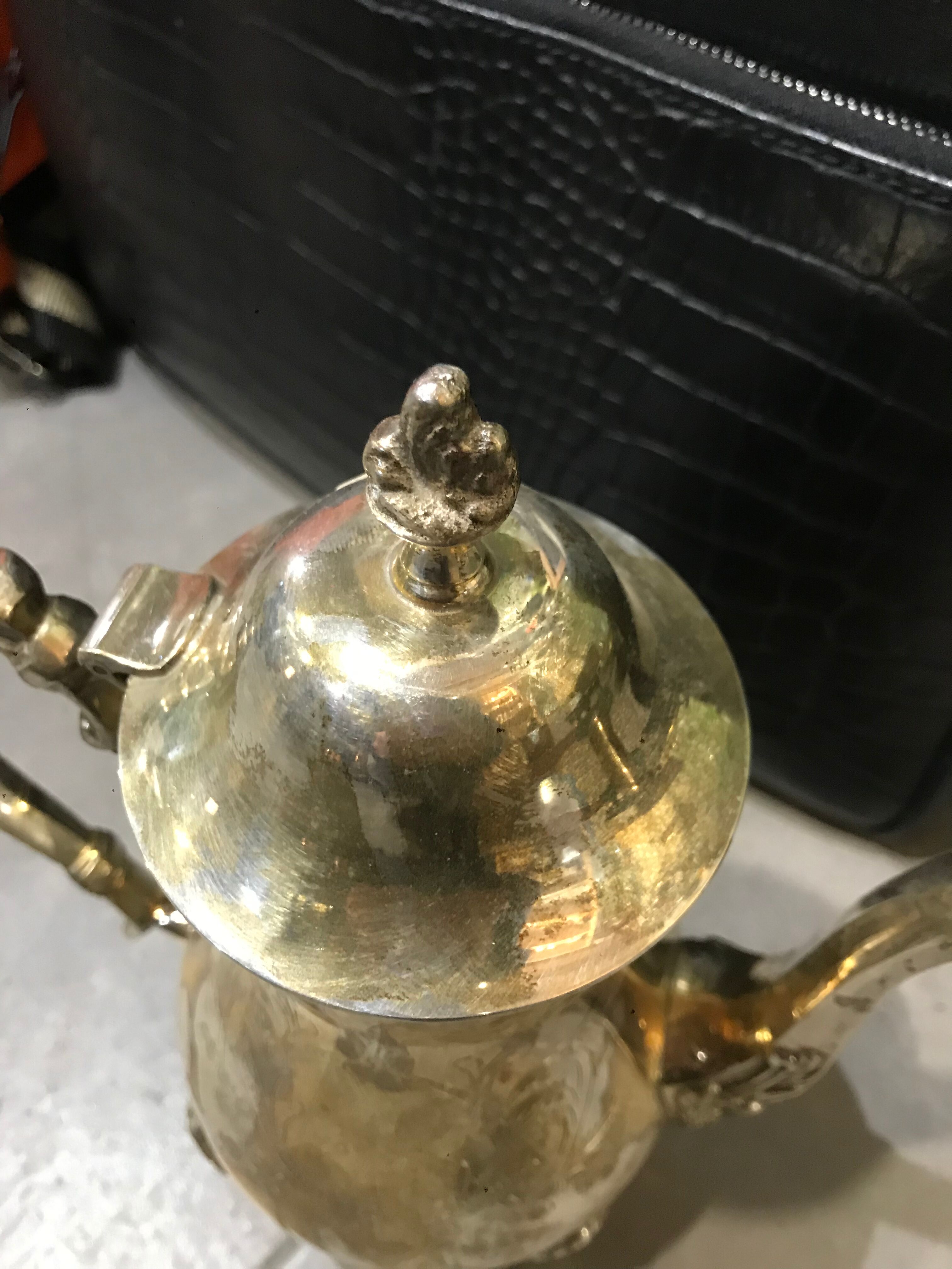 Théière en métal argenté