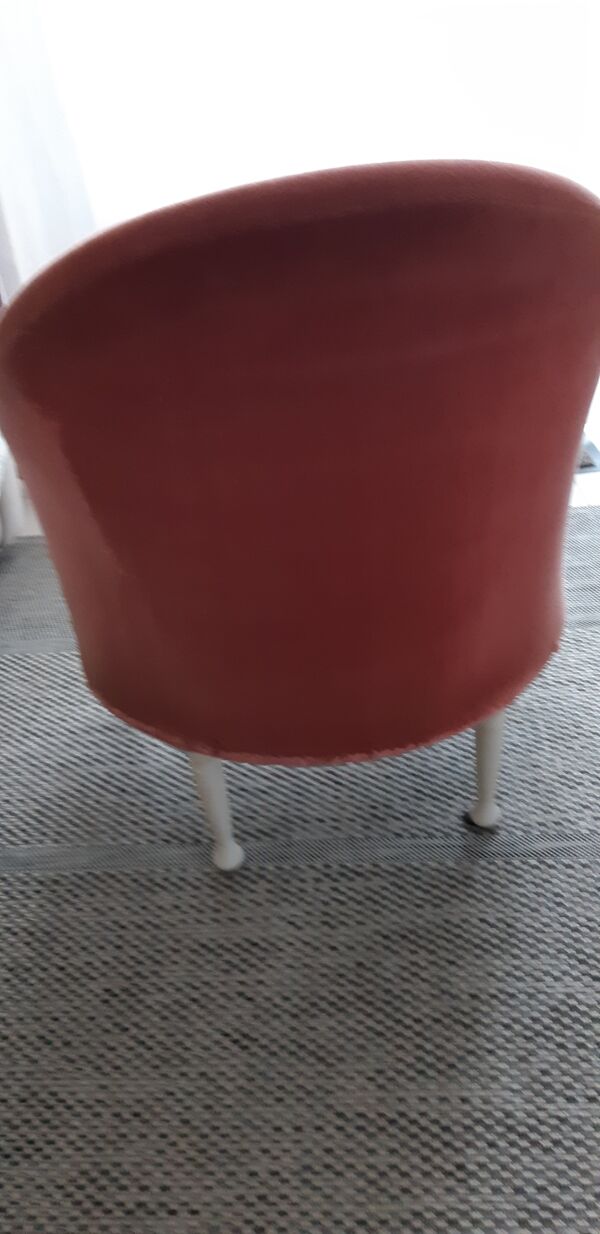 Fauteuil crapaud rose en velours