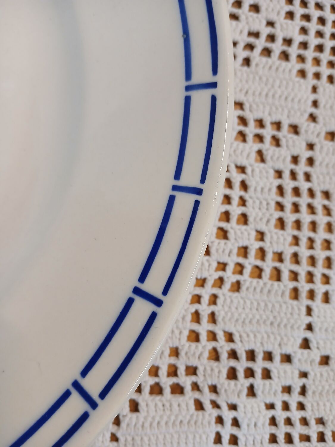 Round antique plate Badonviller