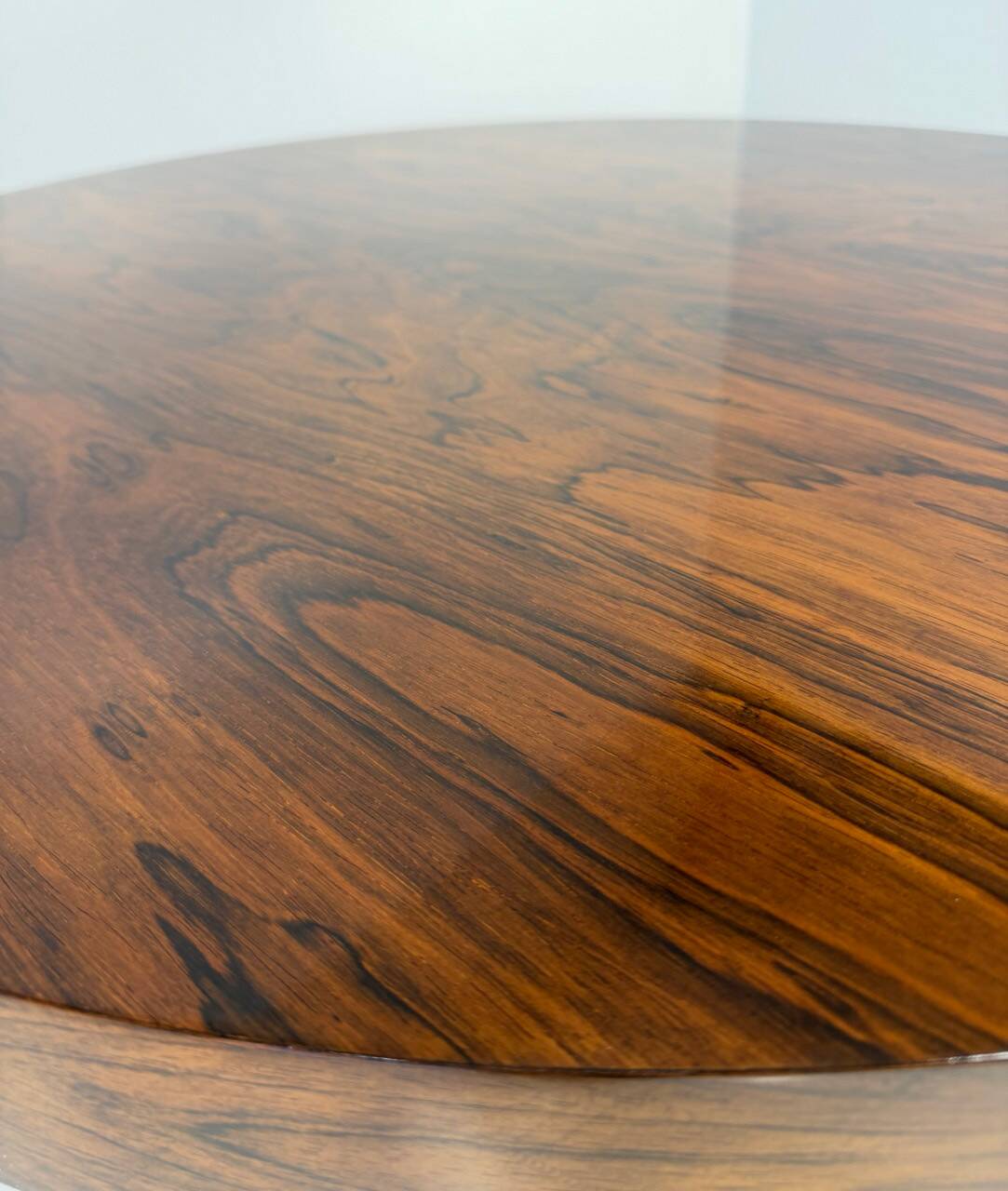 Italian Art Deco Round Table in Ziricote Wood with Red Lacquered Base, 1950