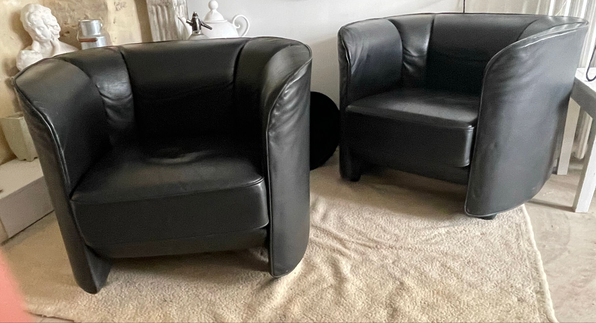 Paire fauteuils Tub cuir noir