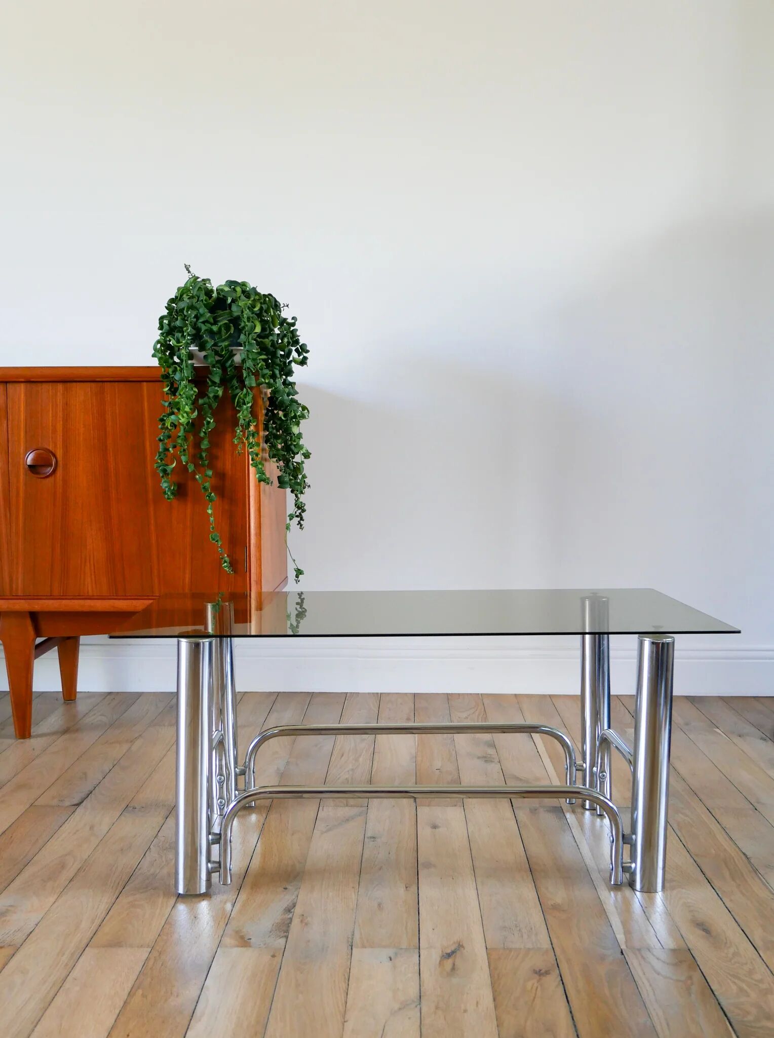 Rectangular coffee table in chrome and smoked glass, design, 1970 - 84 x 38 x 36 cm