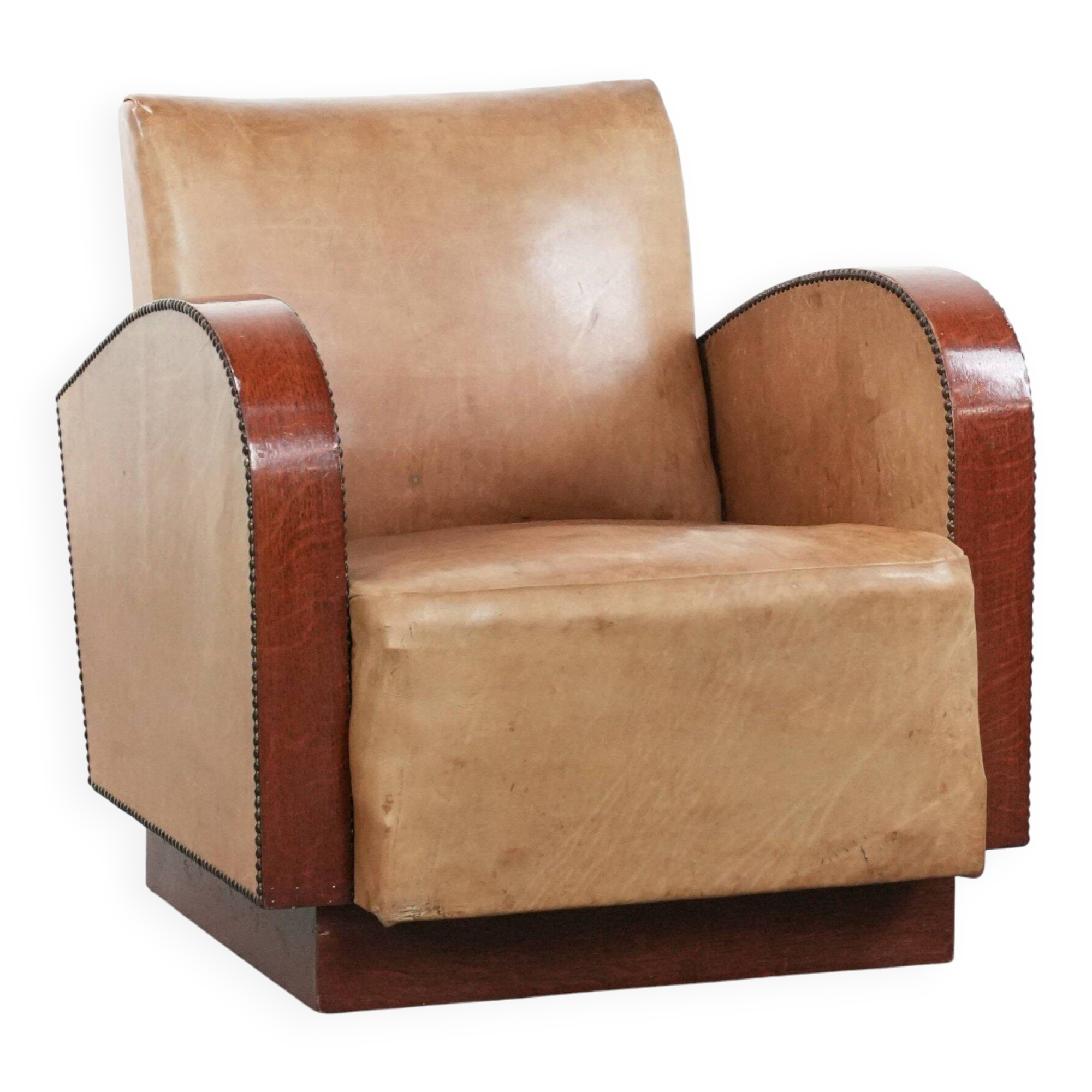 Art Deco design armchair made of cowhide leather in light cognac colour
