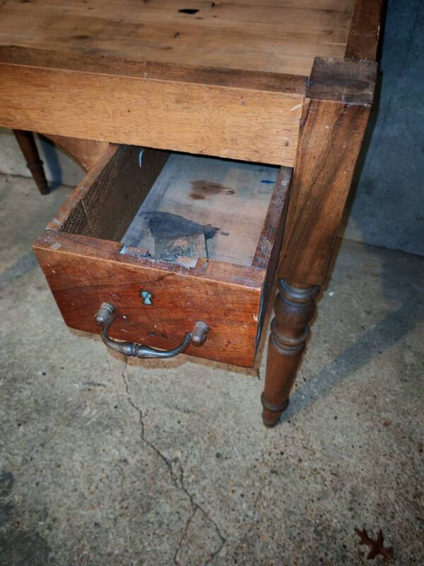 Bureau type grand pupitre ancien