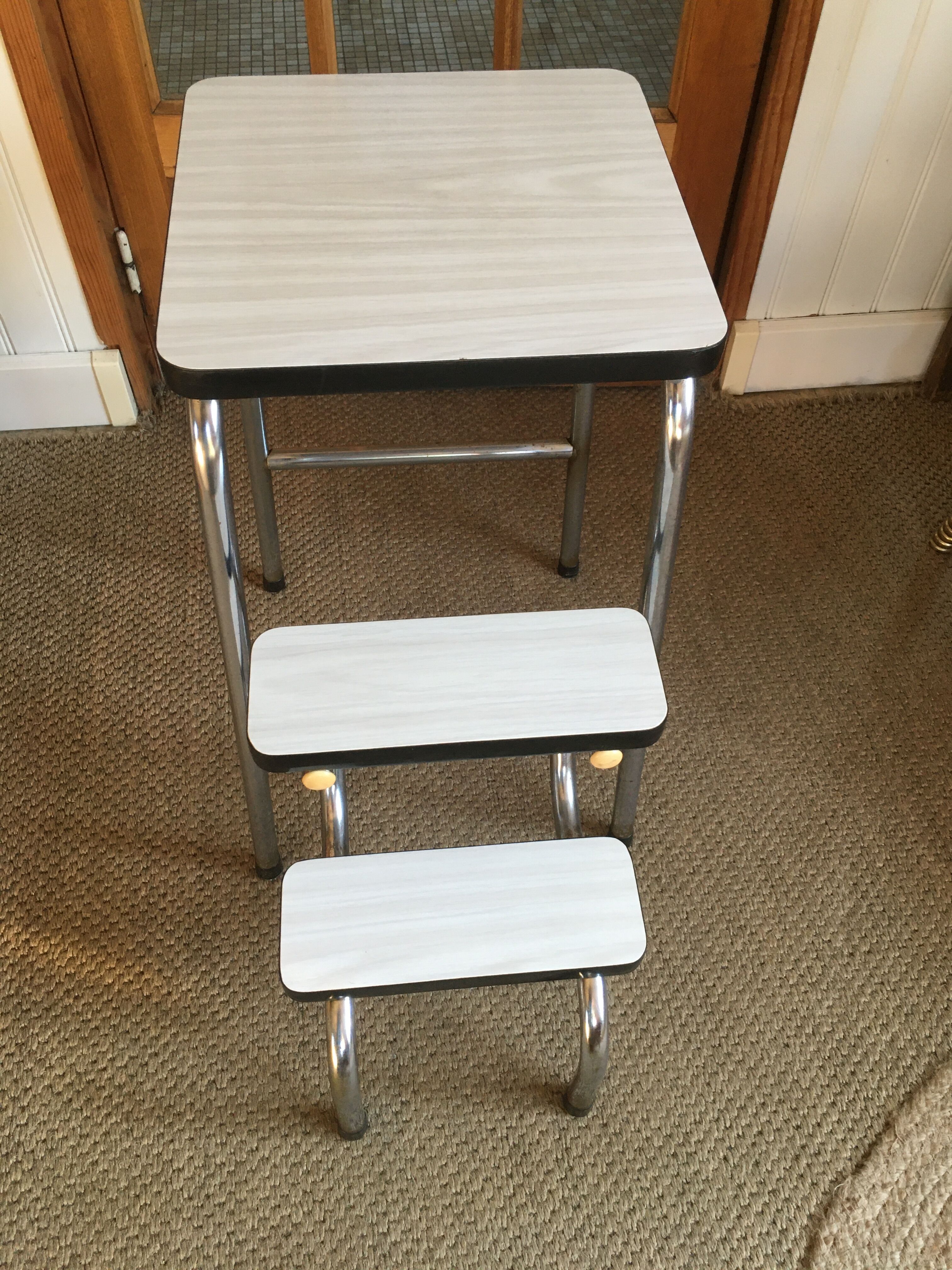 Formica Tabouret