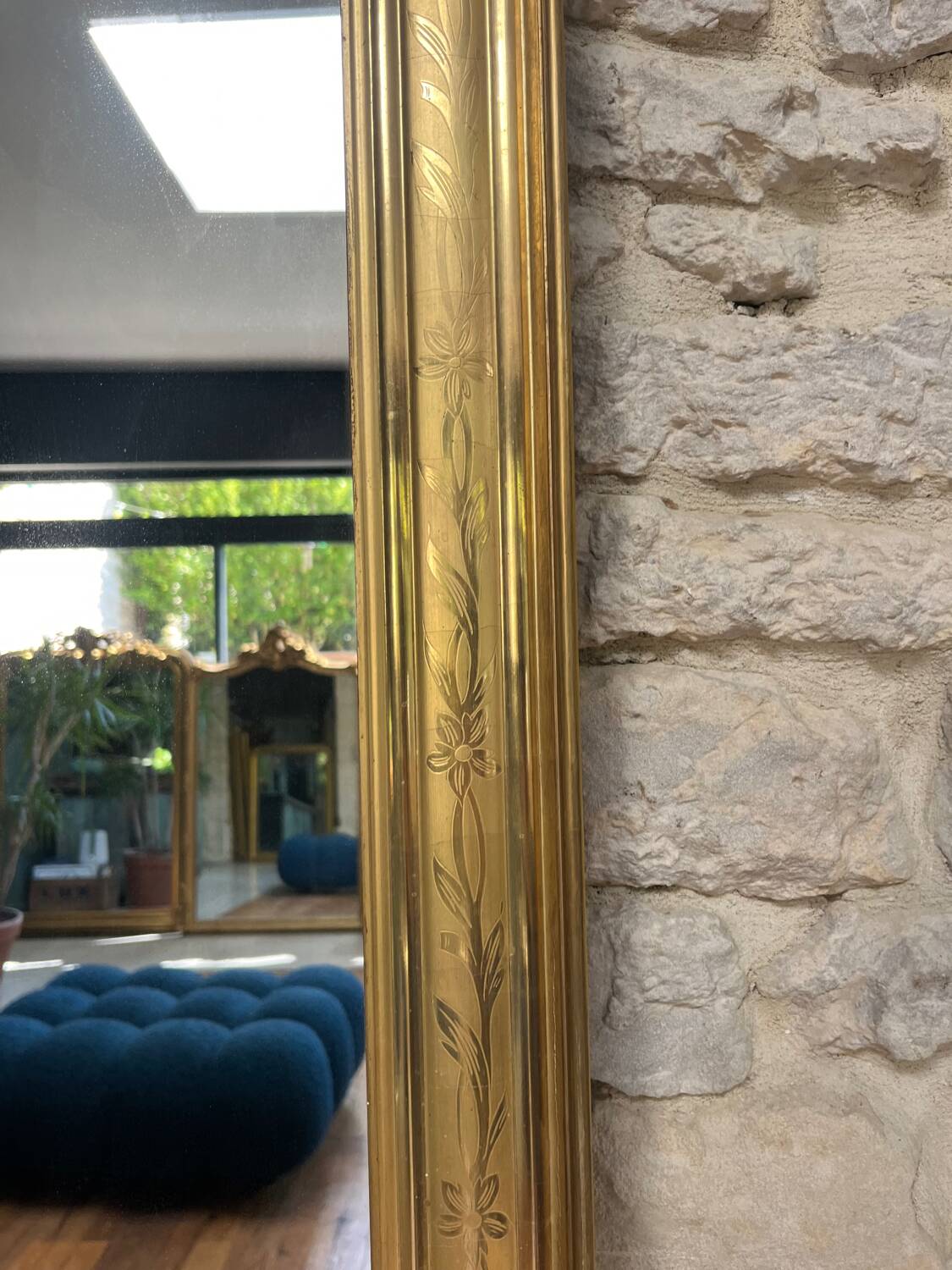 Antique mirror 86.5/69cm Louis-Philippe gilded with gold leaf, engraved decoration.