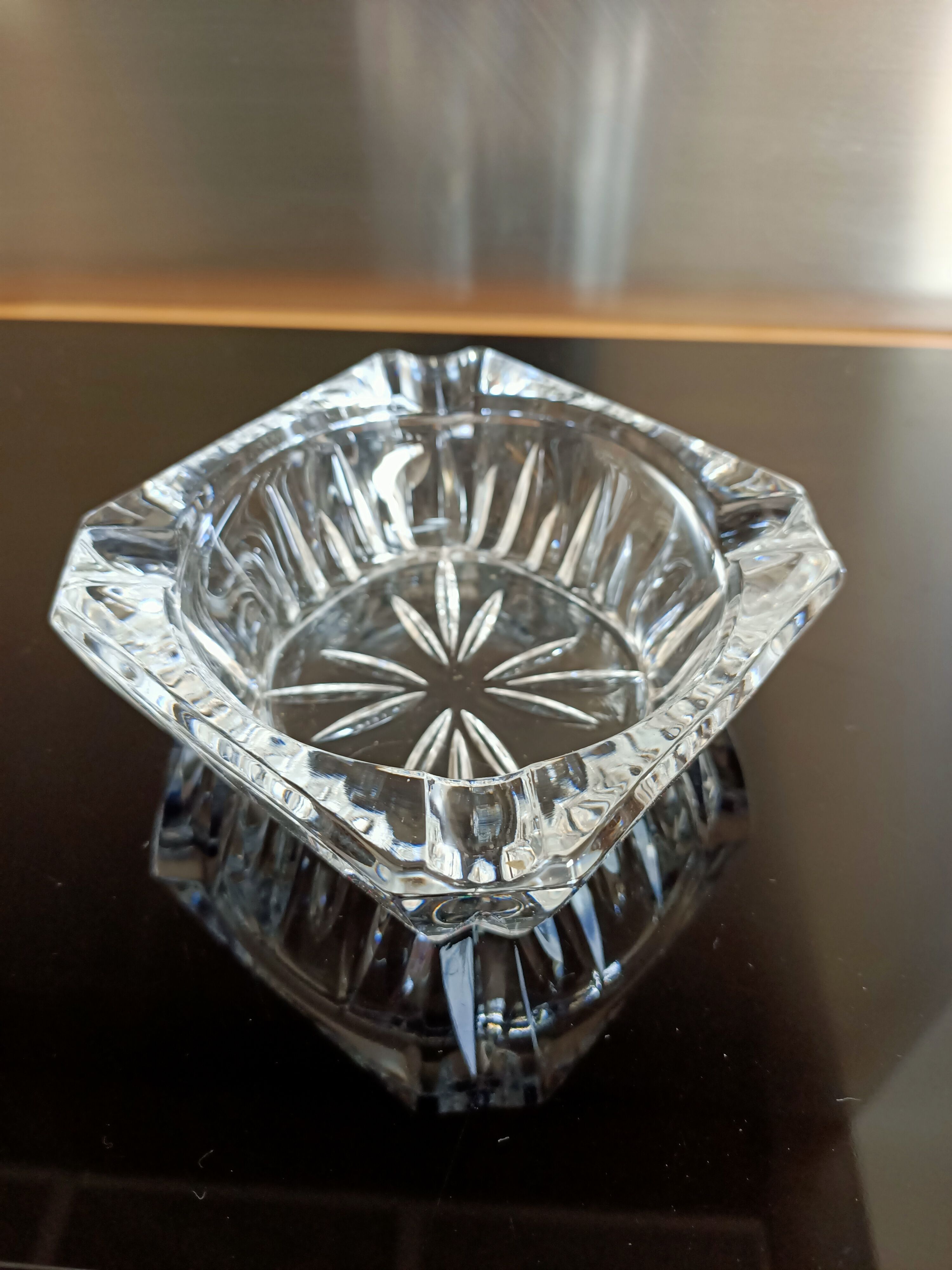Crystal ashtray 10.2x10.2 cm