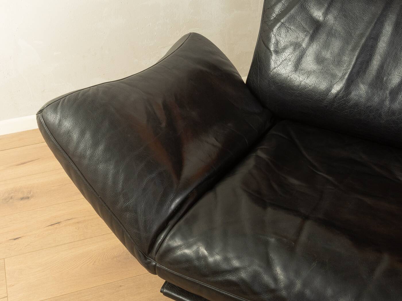 de Sede | Reto Frigg DS 140 sofa, 1980s, black leather & chrome, adjustable headrests