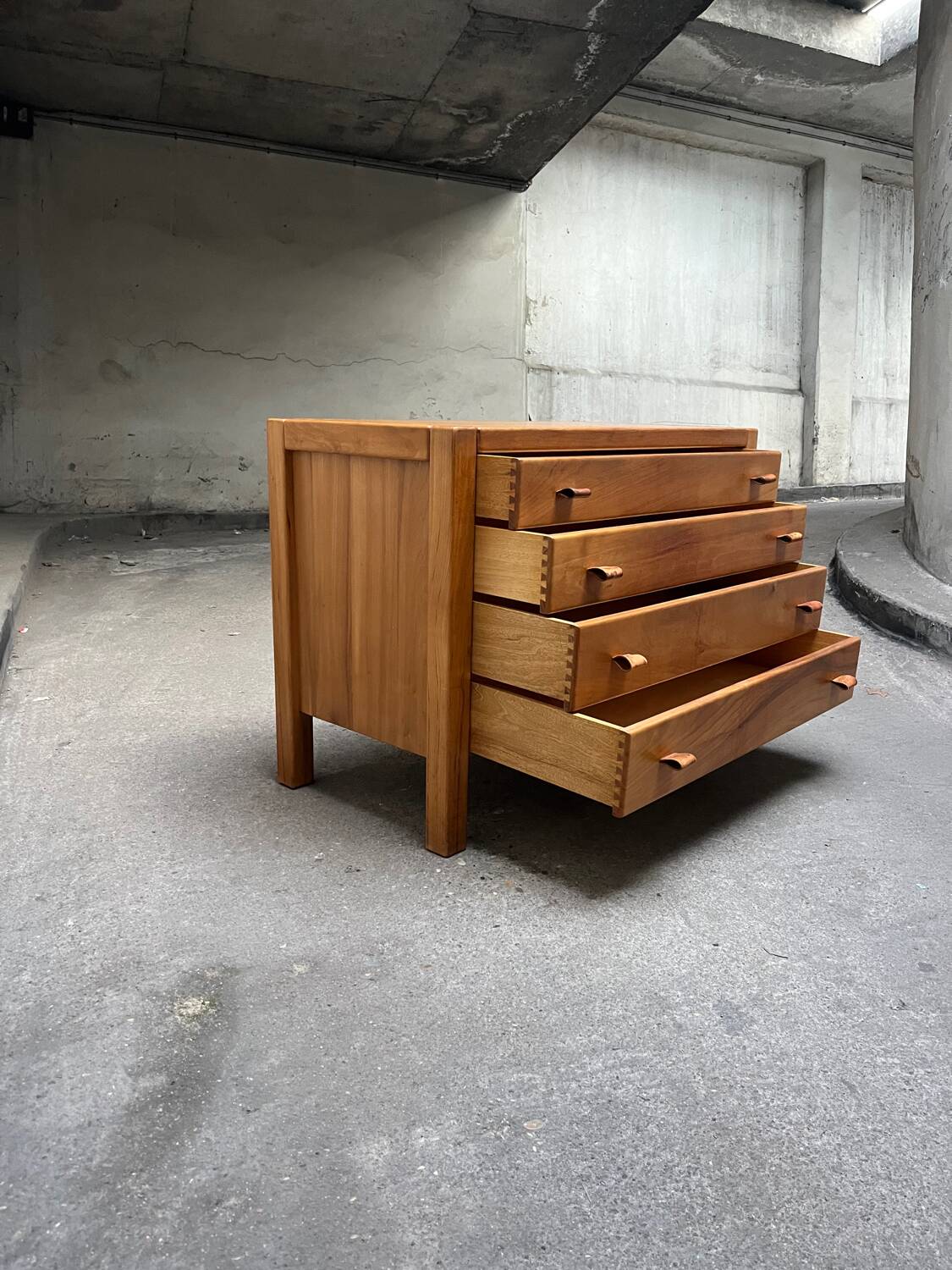 Maison Regain chest of drawers in elm and leather, 1970