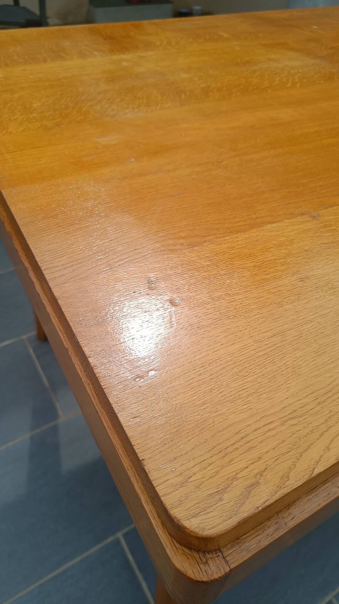 Table scandinave en chêne – 110 × 90 cm