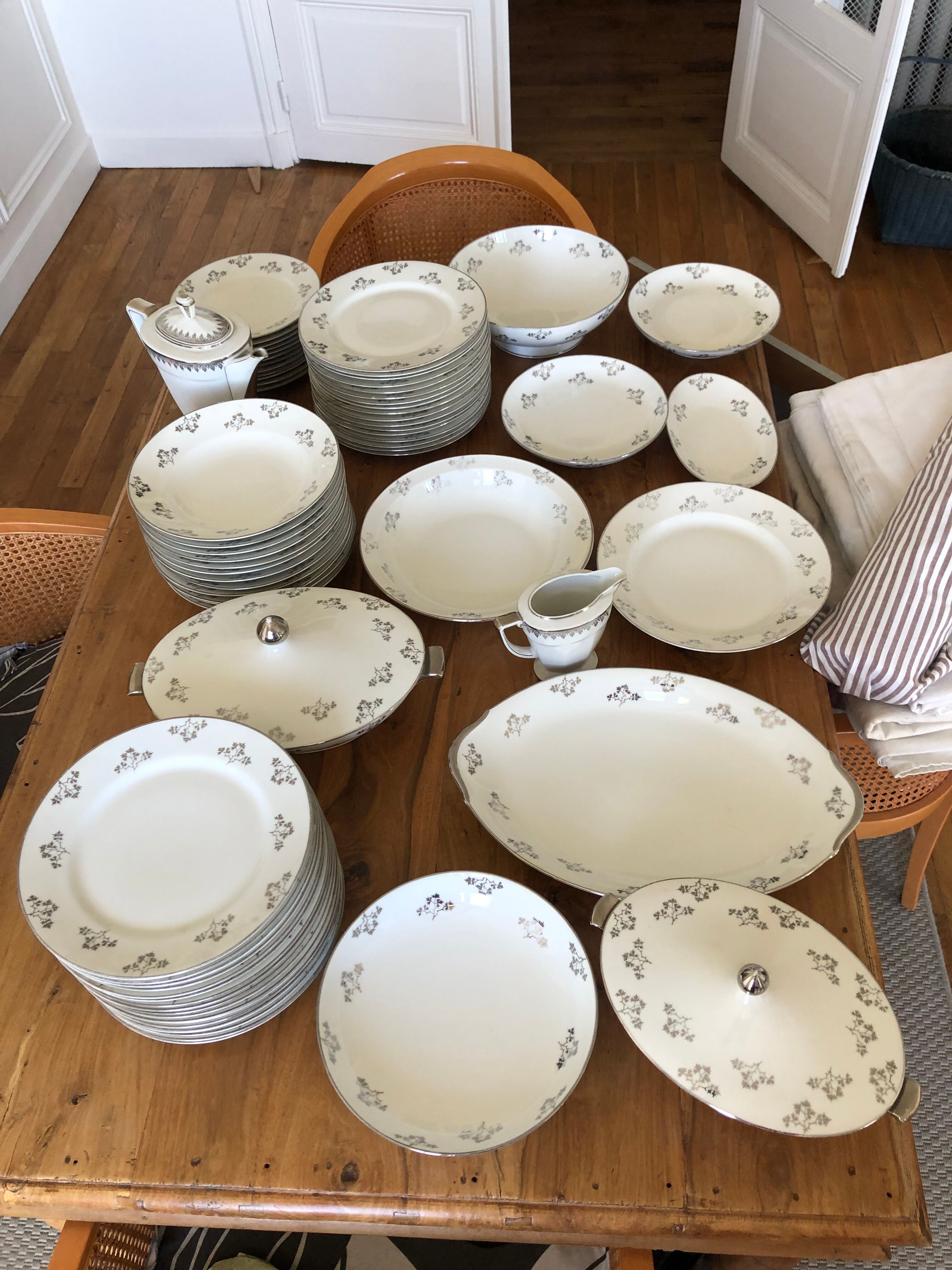 Service 70 pieces porcelain from limoges art deco