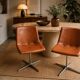 Paire de chaises pivotantes en Skaï cognac marron