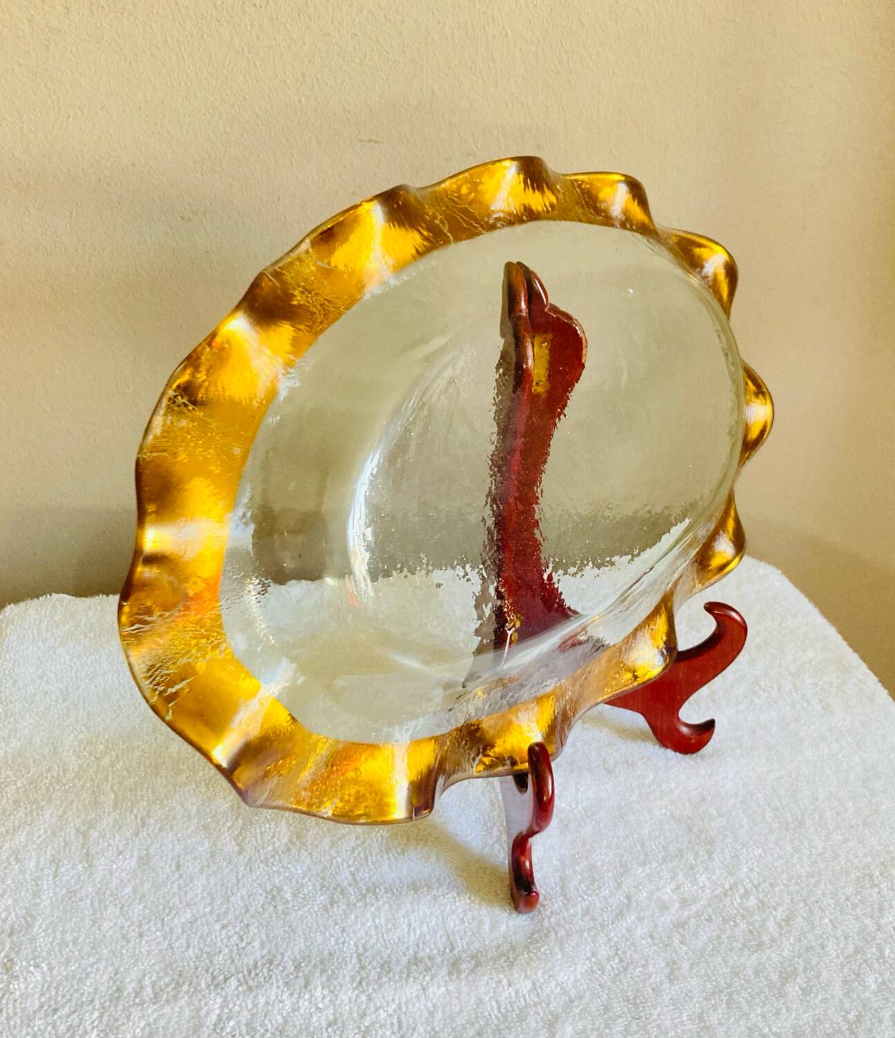 Oval dish signed Annie Glass 38/35 made in the USA wavy edge gilded with fine gold