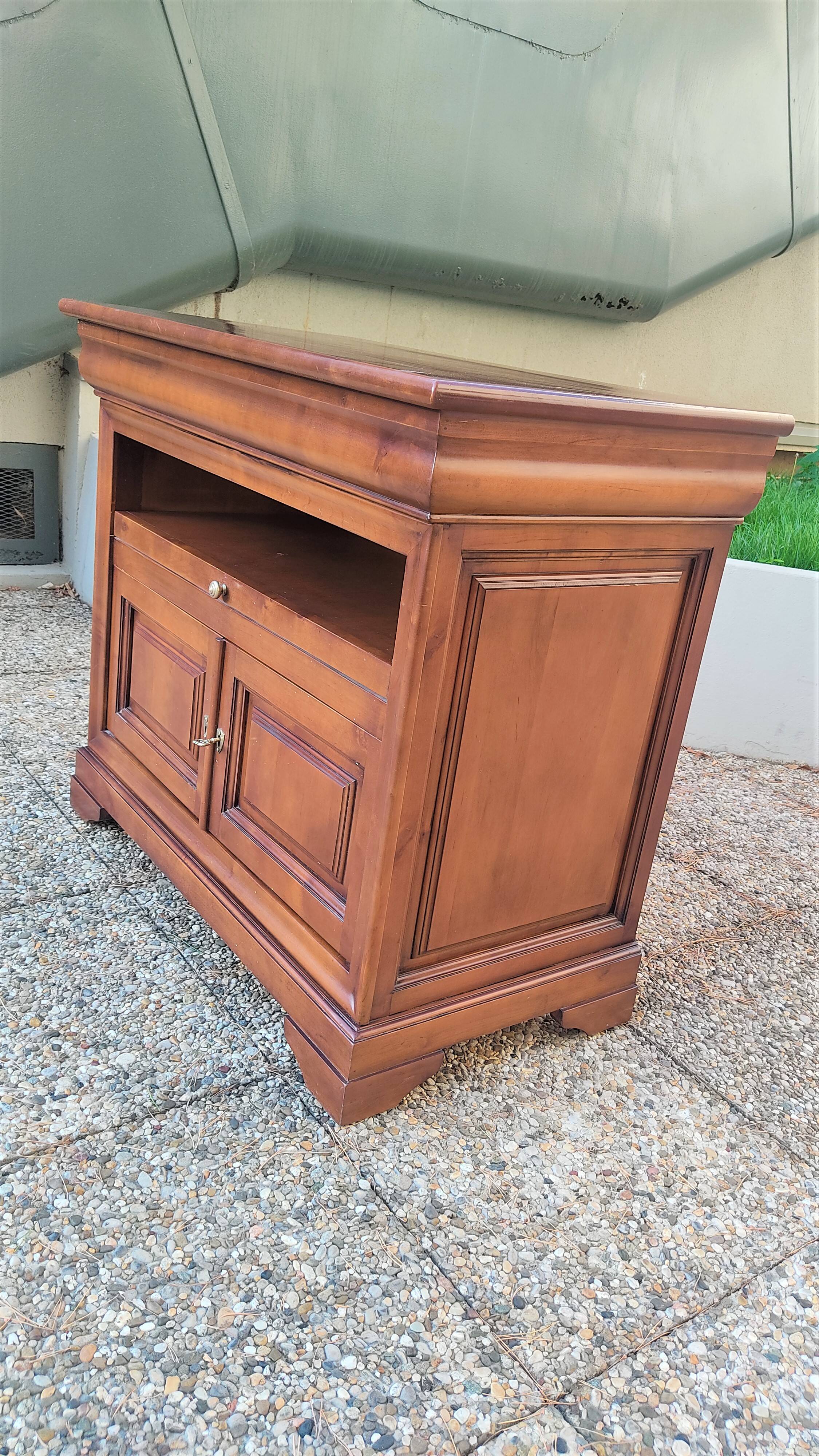 Tv cabinet 2 doors and 1 niche with Pull, in Cherry Solid Louis Philippe style.